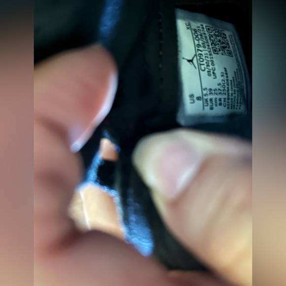 $150 Red and black size 8 women..Snake skin $85 5.5..Dunks $120 not sole 5 - Picture 4 of 14